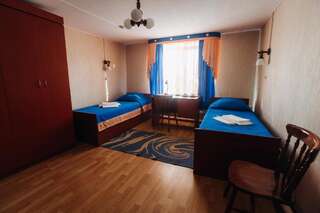 Гостиница Кают Компания Вельск Стандартный двухместный номер с 2 отдельными кроватями и общей ванной комнатой-1